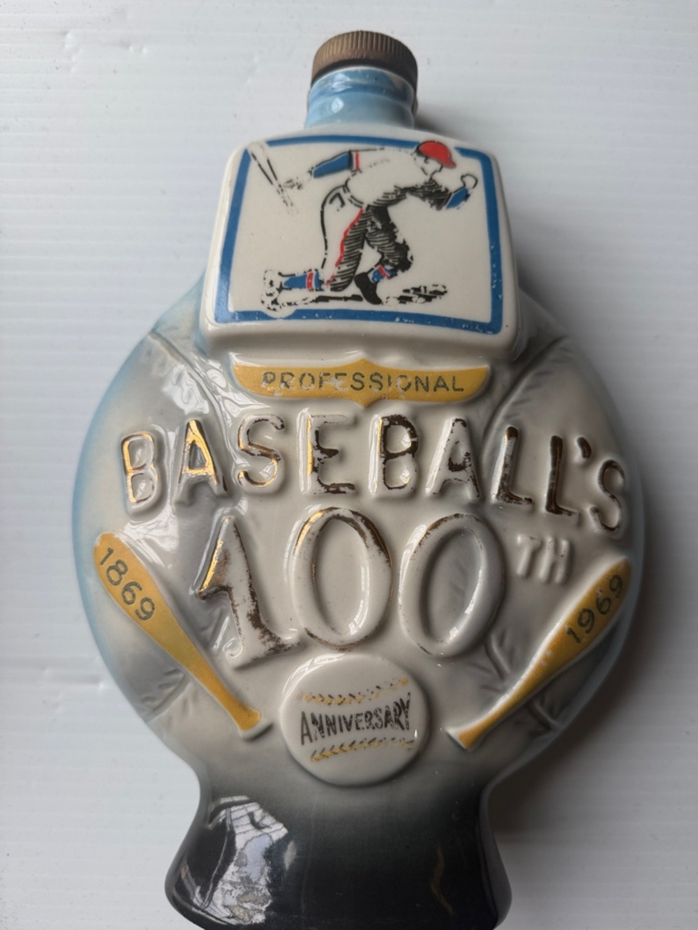Jim Beam Decanter Professional
Baseball's 100th Anniversary 1869 - 1969
Empty